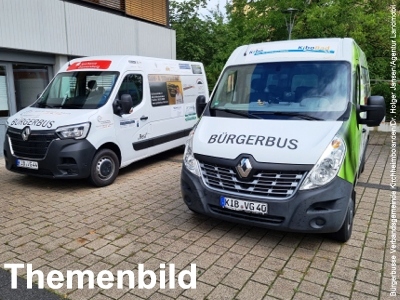 Ein Webinar des Europäisches Netzwerk für ländliche Mobilität (ERMN) am Dienstag, 10. März 2026 von 11.00 bis 12.30 Uhr. Das Webinar richtet sich vor allem an Praktiker, politische Entscheidungsträger sowie weitere Akteure aus Verkehr und Verwaltung. Ziel ist es, Grundlagen, Umsetzungsoptionen und Anforderungen des Alltagsbetriebs bedarfsorientierter Verkehrsangebote vorzustellen und den Erfahrungsaustausch zu fördern. Themenbild: Bürgerbusse Verbandsgemeinde Kirchheimbolanden/Dr. Holger Jansen/Agentur Landmobil