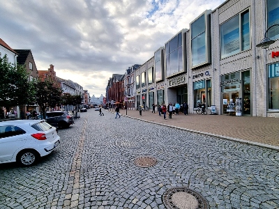 Die Stadt Husum will mit einem Bürgerbus die Mobilität im Nahbereich verbessern. Deshalb hat der Seniorenbeirat der Stadt die Agentur Landmobil beauftragt, über das Thema Bürgerbus zu informieren. Der Auftakttermin fand am 30. September 2025 um 17 Uhr im Rathaus statt. Die Planungsveranstaltung folgt Mitte November 2025. Bild: Dr. Holger Jansen/Agentur Landmobil