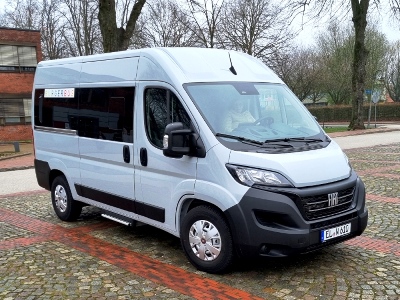 Der Bürgerbus Samtgemeinde Werlte (Landkreis Emsland) hat am 12. März 2024 den Betrieb aufgenommen. Der Beratungsprozess Bürgerbus begann im November 2022 mit der Informationsveranstaltung. Danach folgten Planungs-, Schulungs- und Evaluationsveranstaltung. Alle Veranstaltungen fanden vor Ort statt. Bild Bürgerbus Werlte/Dr. Holger Jansen/Agentur Landmobil